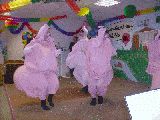 Tanz der Schweine 2 -Klicke und Bild erscheint in Farbe und Größer