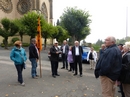 Remagen - Platz vor der St.Apollinaris Wallfahrtskirche - Dietmar referiert &uuml;ber und von der Wallfahrtskirche