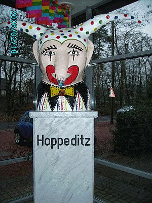 Hoppeditz -Klicke und Bild erscheint in Farbe und Größer